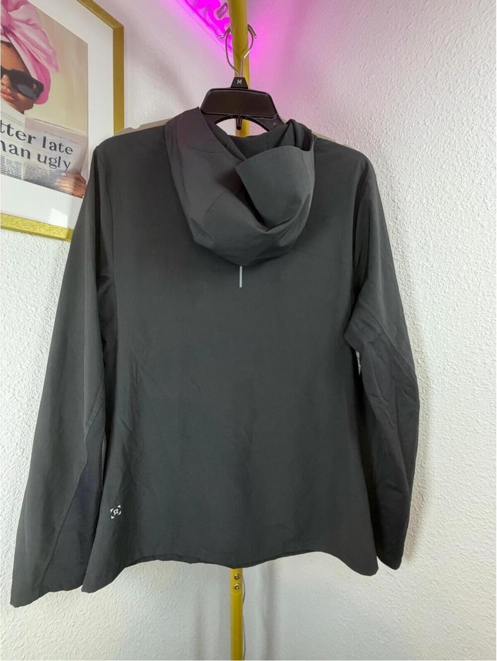 Lululemon Black Cross Chill Jacket Size Small EUC